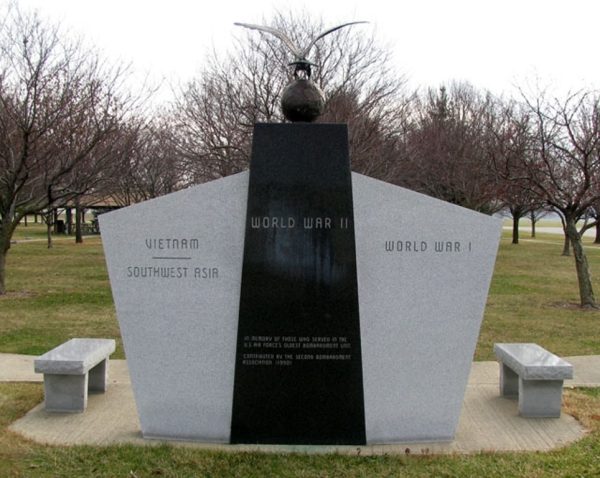 2ND BOMB GROUP (H) WAR MEMORIAL BACK