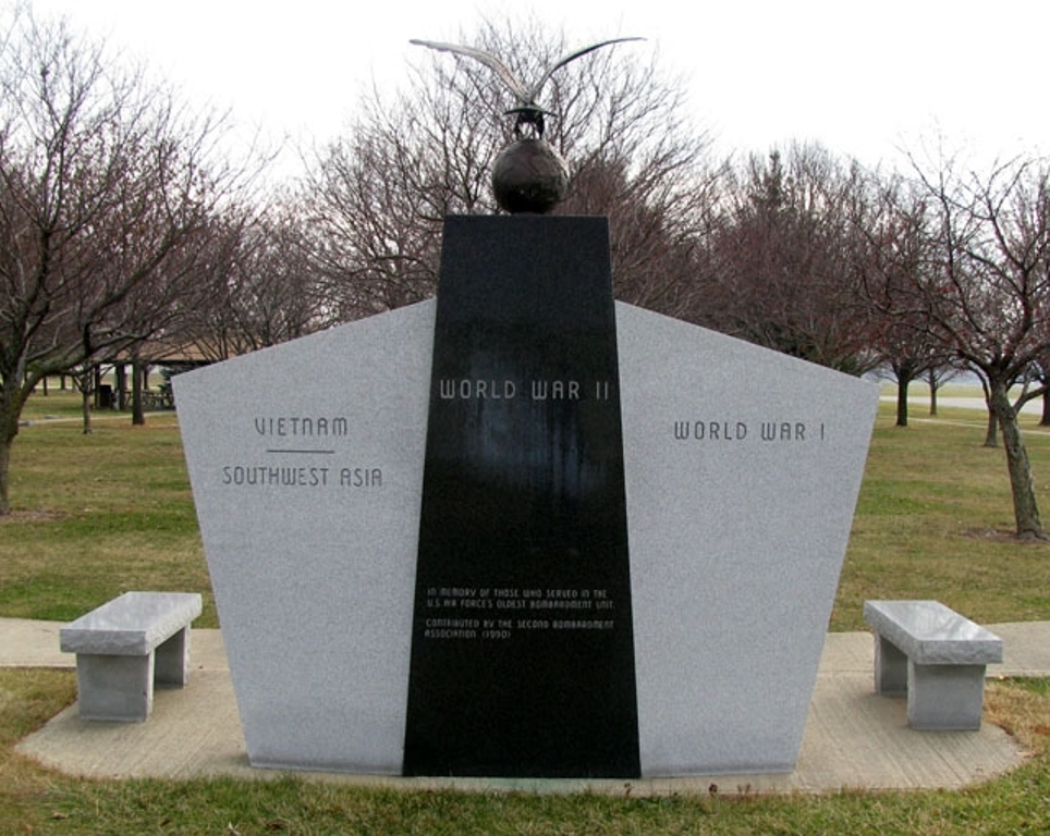 2ND BOMB GROUP (H) WAR MEMORIAL BACK