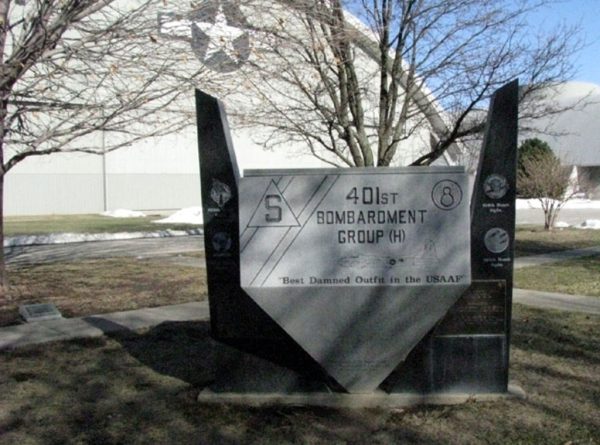 401ST BOMBARDMENT GROUP (H) WAR MEMORIAL FRONT