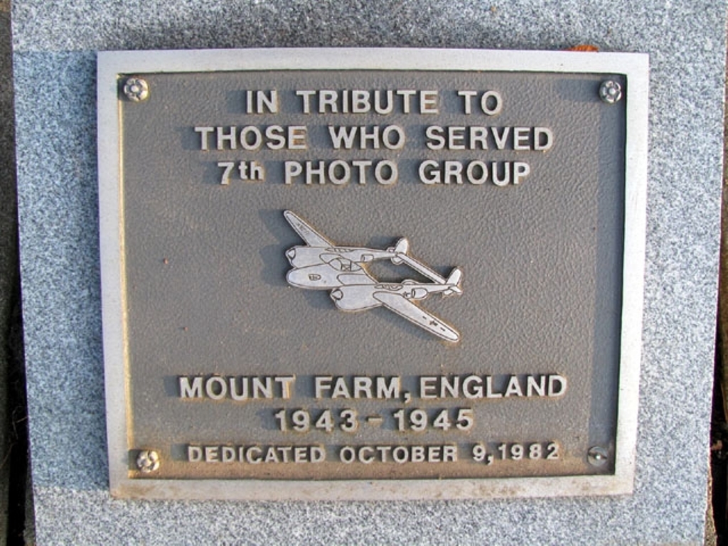 7TH PHOTO GROUP WAR MEMORIAL PLAQUE