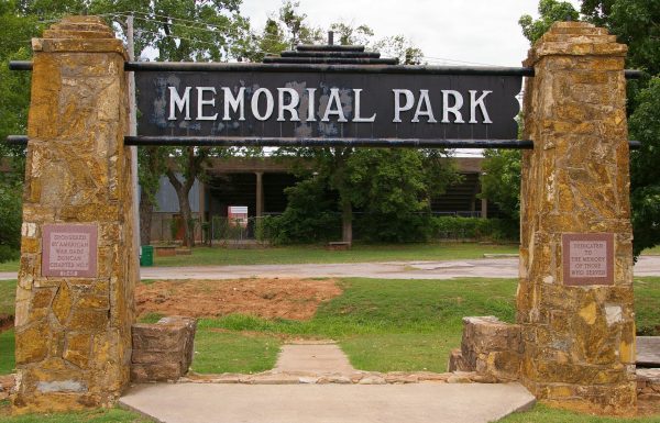 DUNCAN MEMORIAL PARK GATE