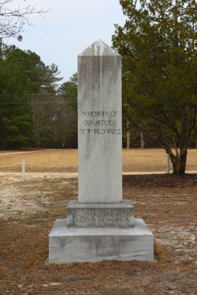 IN MEMORY OF HEROES OF WORLD WAR II MEMORIAL