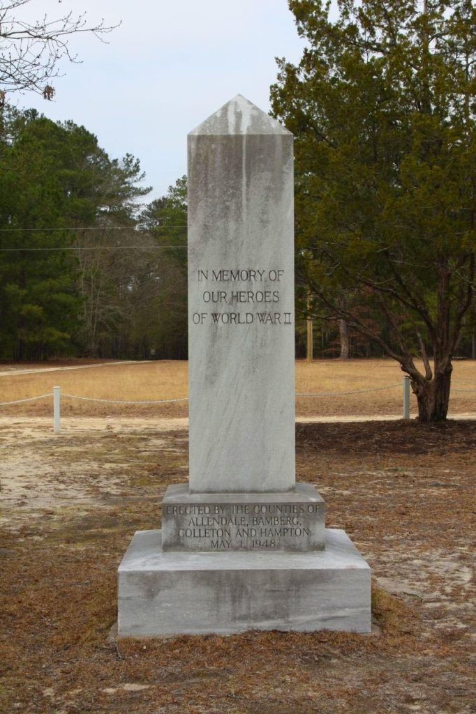 IN MEMORY OF HEROES OF WORLD WAR II MEMORIAL