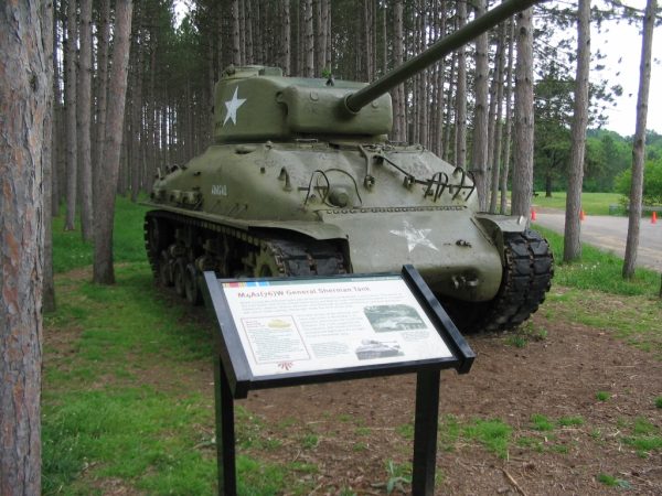 M4A1(76)W GENERAL SHERMAN TANK MEMORIAL