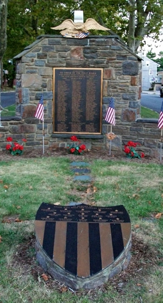 MARCUS HOOK FIRST WARD VETERANS MEMORIAL CLOSE-UP