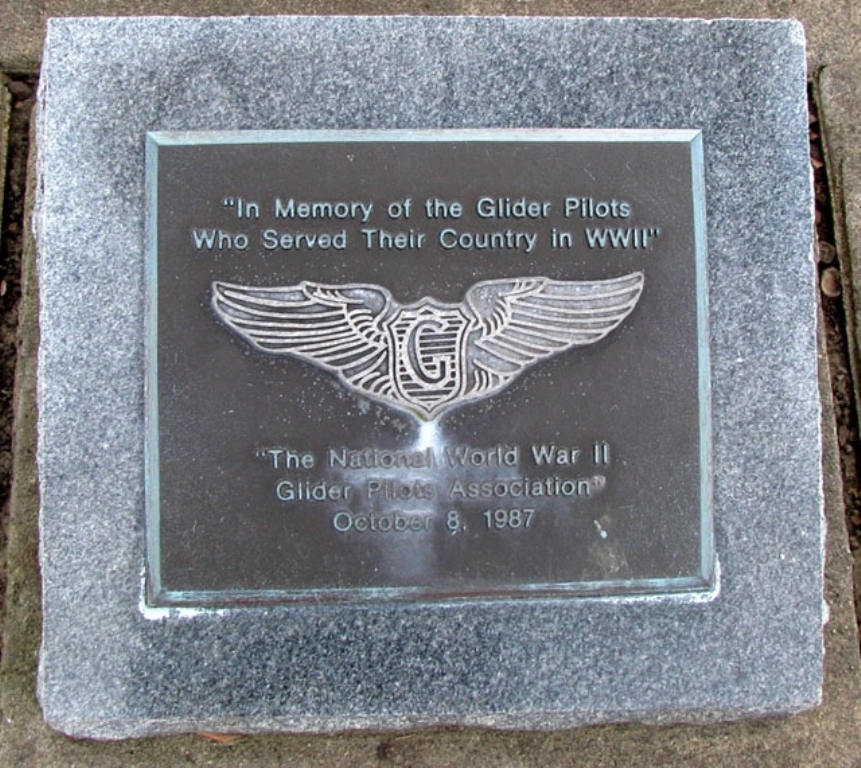 GLIDER PILOTS WHO SERVED IN WWII WAR MEMORIAL PLAQUE