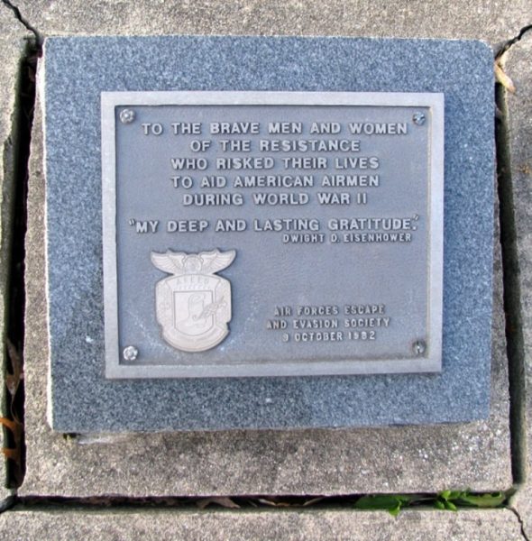 RESISTANCE FIGHTERS WAR MEMORIAL PLAQUE