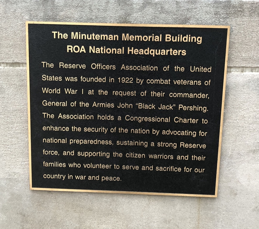 THE MINUTEMAN MEMORIAL BUILDING PLAQUE