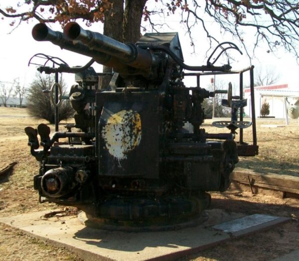WWII TWIN 40 MM ANTI AIRCRAFT GUN WAR MEMORIAL