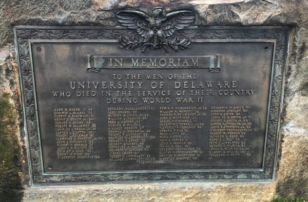 UNIVERSITY OF DELAWARE WORLD WAR II MEMORIAL PLAQUE