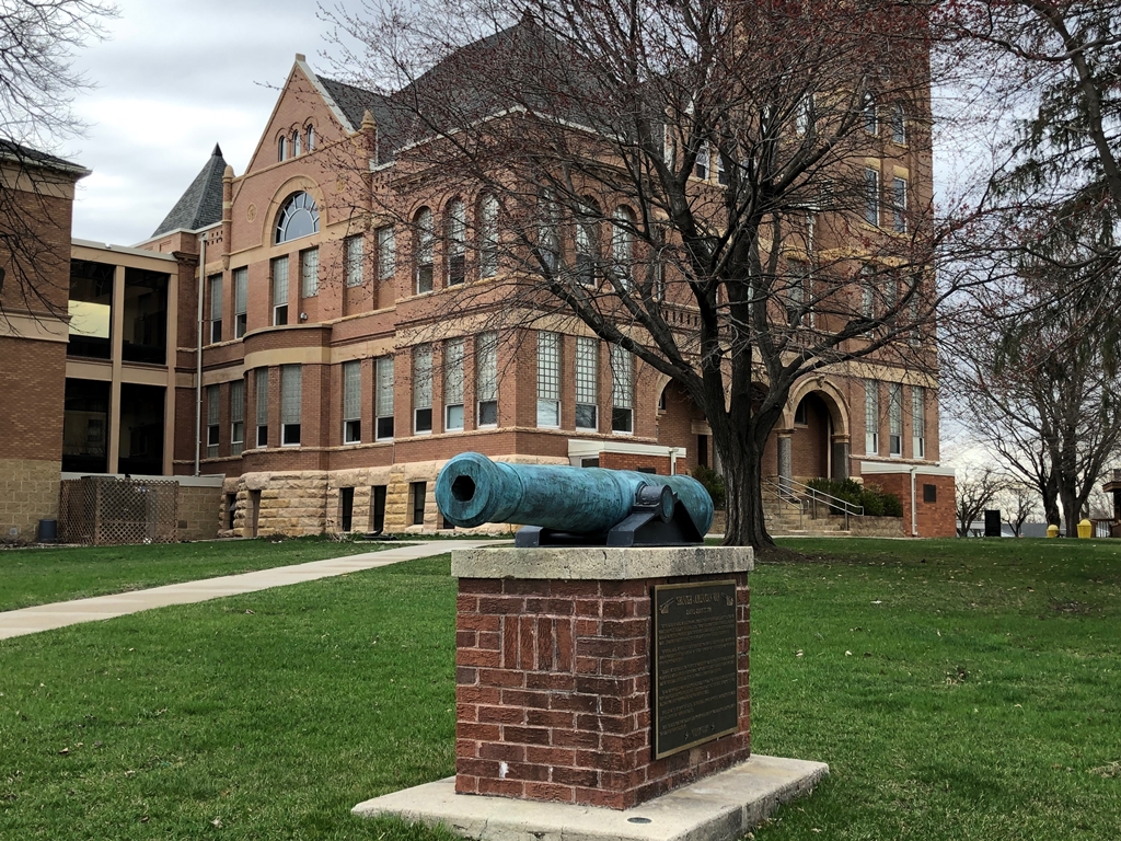 WINNEBAGO COUNTY SPANISH-AMERICAN WAR MEMORIAL CANNON