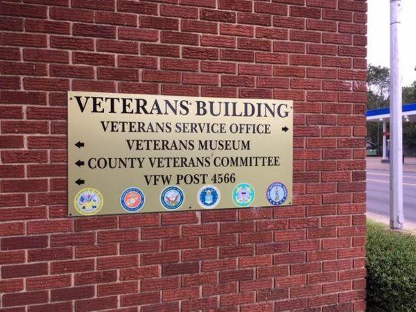 CROSS COUNTY VETERANS MEMORIAL BUILDING PLAQUE