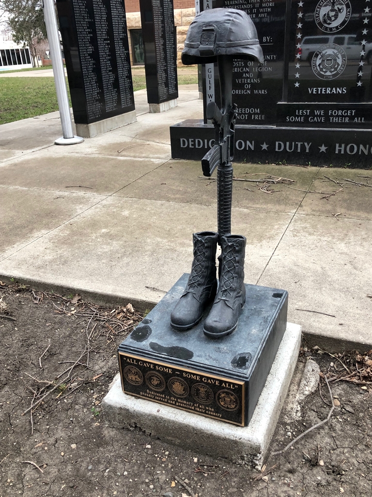 WINNEBAGO COUNTY BATTLEFIELD CROSS MEMORIAL