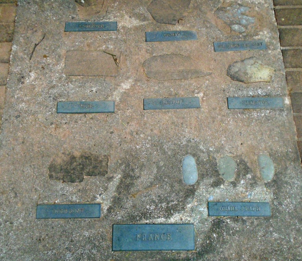 2D ARMORED DIVISION WAR MEMORIAL STONE B