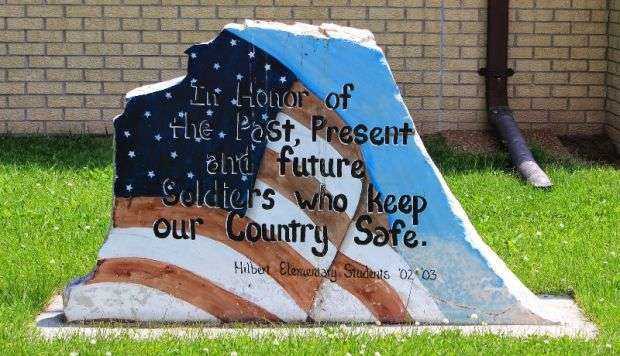 HILBERT ELEMENTARY STUDENTS ’02-’03 VETERANS MEMORIAL