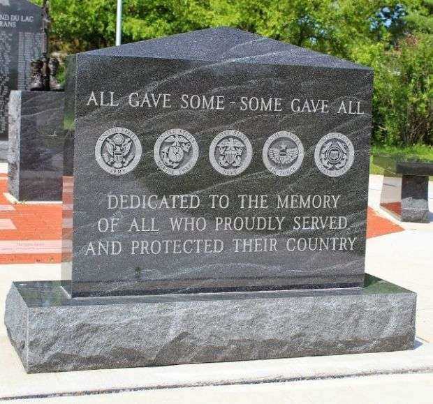 NORTH FOND DU LAC VETERANS MEMORIAL ENTRANCE STONE