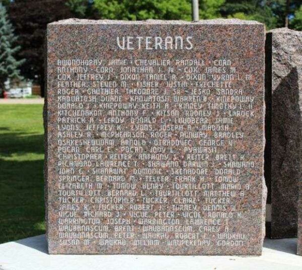 MENOMINEE INDIAN WAR VETERANS MEMORIAL HONOR ROLL STONE J