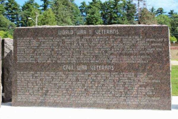 MENOMINEE INDIAN WAR VETERANS MEMORIAL HONOR ROLL STONE I