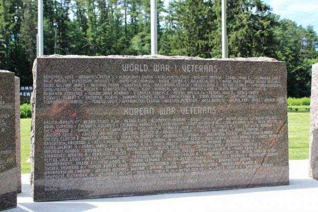MENOMINEE INDIAN WAR VETERANS MEMORIAL HONOR ROLL STONE B