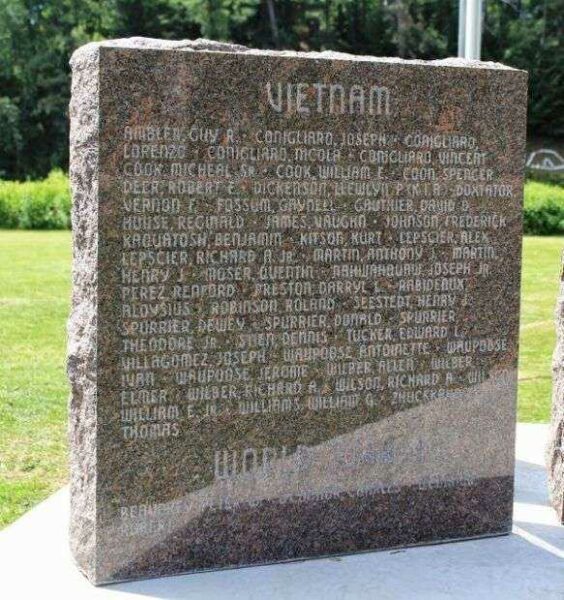 MENOMINEE INDIAN WAR VETERANS MEMORIAL HONOR ROLL STONE A