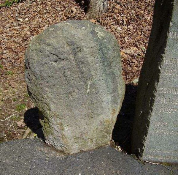 SACRED TO THE MEMORY OF REVOLUTIONARY WAR MEMORIAL OLD