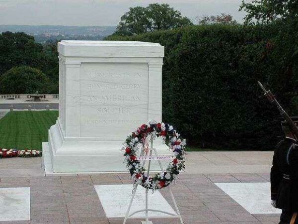 TOMB OF THE UNKNOWN SOLDIER ARLINGTON NATIONAL CEMETERY