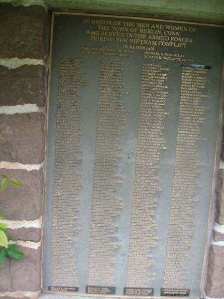 TOWN OF BERLIN VIETNAM WAR MEMORIAL PLAQUE