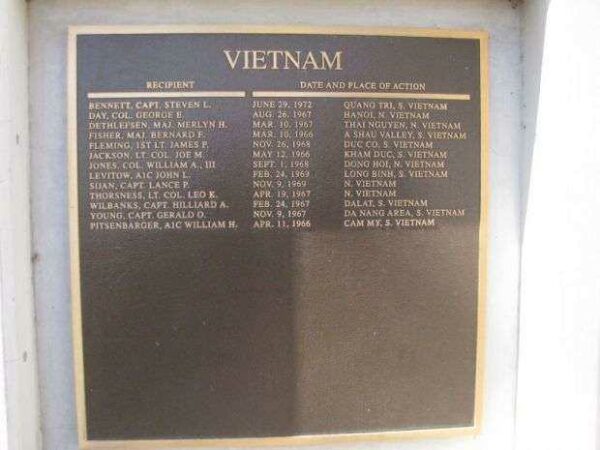 EDWARDS AFB MEDAL OF HONOR VIETNAM WAR MEMORIAL PLAQUE
