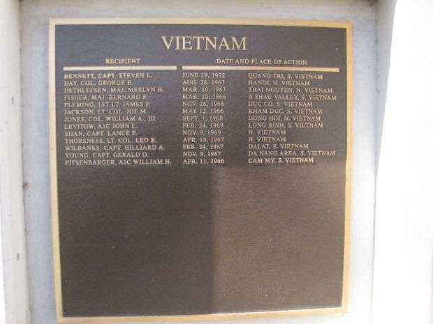 EDWARDS AFB MEDAL OF HONOR VIETNAM WAR MEMORIAL PLAQUE