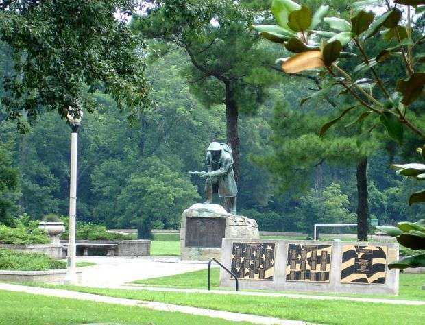 MEMPHIS VETERANS PLAZA