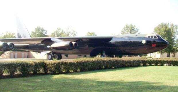 BOEING B52-D “STRATOFORTRESS” MEMORIAL AIRCRAFT