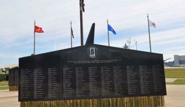 LOWER ALABAMA VIETNAM VETERANS MEMORIAL MOBILE AND BALDWIN COUNTIES WALL FRONT