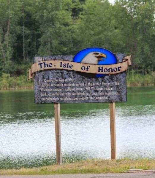 THE ISLE OF HONOR WAR MEMORIAL MARKER
