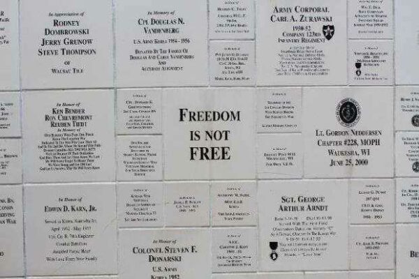 WISCONSIN KOREAN WAR VETERANS MEMORIAL WALL CLOSEUP A