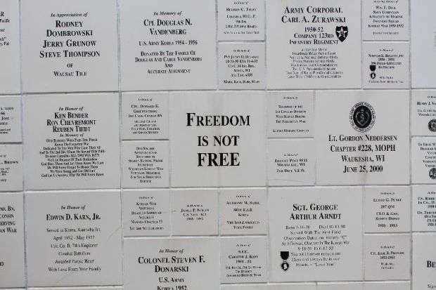 WISCONSIN KOREAN WAR VETERANS MEMORIAL WALL CLOSEUP A