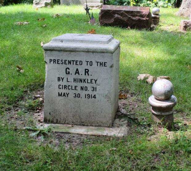 FOREST MOUND CEMETERY G.A.R. MEMORIAL