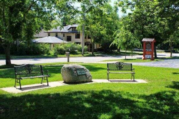 AMERICAN WAR MOTHERS VETERANS MEMORIAL