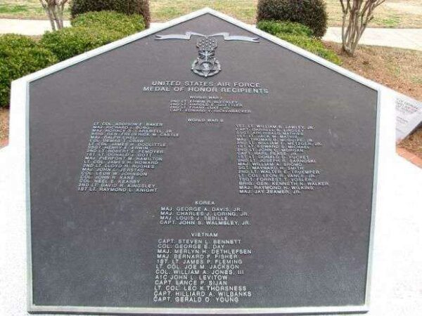 UNITED STATES AIR FORCE MEDAL OF HONOR MEMORIAL PLAQUE
