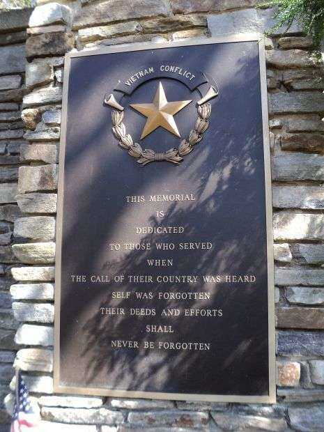 NEW LONDON WAR MEMORIAL VIETNAM CONFLICT PLAQUE