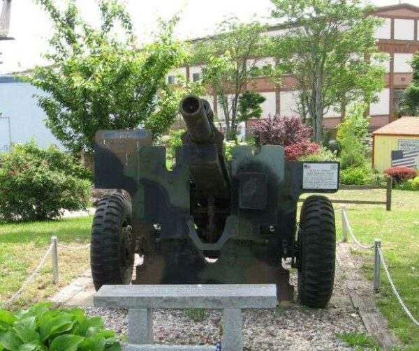 4/40 FIELD ARTILLERY BATTALION 105MM HOWITZER MEMORIAL CANNON