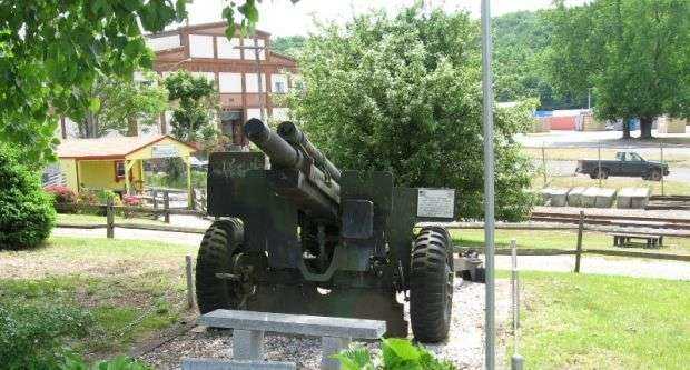 733 FIELD ARTILLERY BATTALION 105MM HOWITZER MEMORIAL CANNON