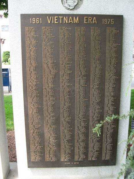 SOUTHINGTON WAR MEMORIAL PLAQUE D