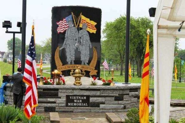 ST. CLOUD VIETNAM WAR MEMORIAL