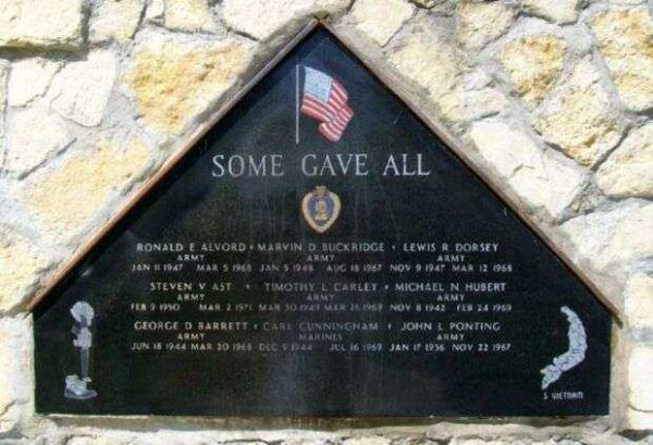 ALL VETERANS MEMORIAL PARK VIETNAM MEMORIAL PLAQUE