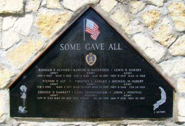 ALL VETERANS MEMORIAL PARK VIETNAM MEMORIAL PLAQUE