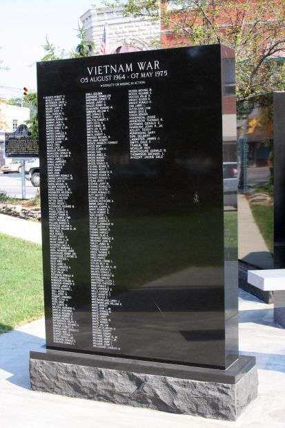 SCOTT COUNTY WAR VETERANS MEMORIAL STONE I