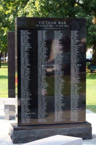 SCOTT COUNTY WAR VETERANS MEMORIAL STONE H