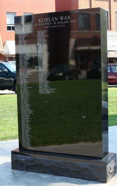 SCOTT COUNTY WAR VETERANS MEMORIAL STONE G