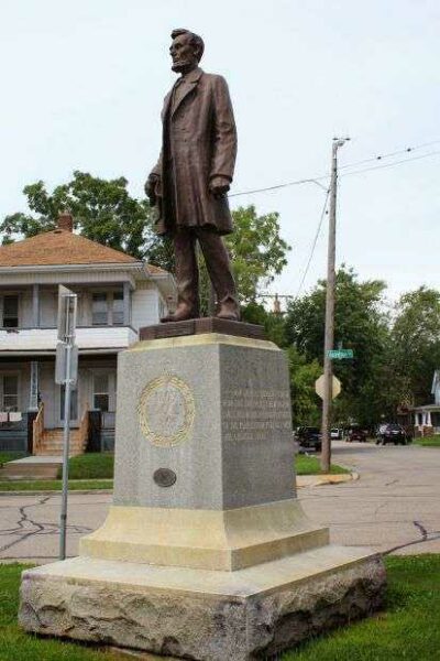 ABRAHAM LINCOLN STATUE OF RACINE