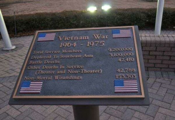 TOWN OF TUNICA VETERANS MEMORIAL VIETNAM WAR PLAQUE